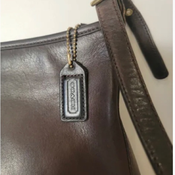 Vintage Coach Crossbody. Brown leather. Great vintage condition! - Picture 3 of 8
